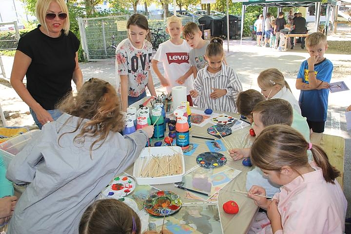 Dot-Painting auf Steinen mit Frau Klee