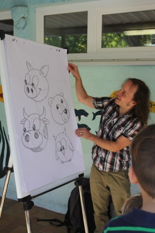 Dennis Hauck verrät wie man Comictiere zeichnet.