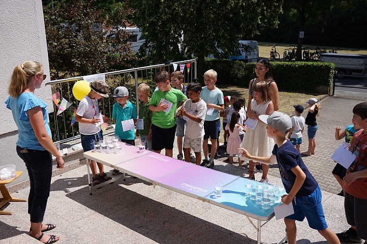 Die Spielstationen wurden von alle Kindern begeistert besucht